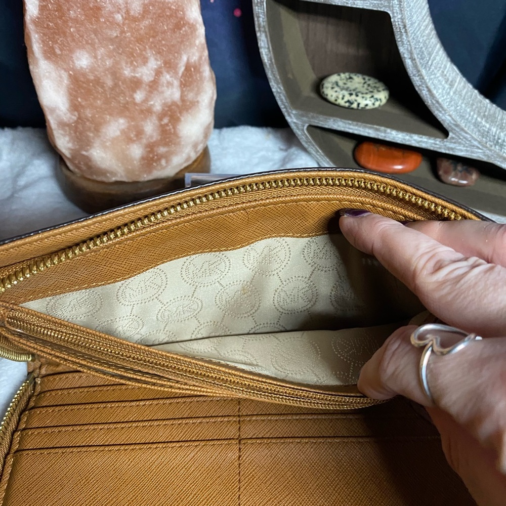 EUC Michael Kors Large Logo Continental Zip Wallet W/Locket - Picture 5 of 5